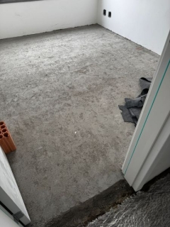 Lã de Rocha Isopur Aplicada em Piso