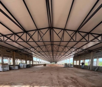 Lã de Vidro IsoFelt Agro Instalado em Aviário